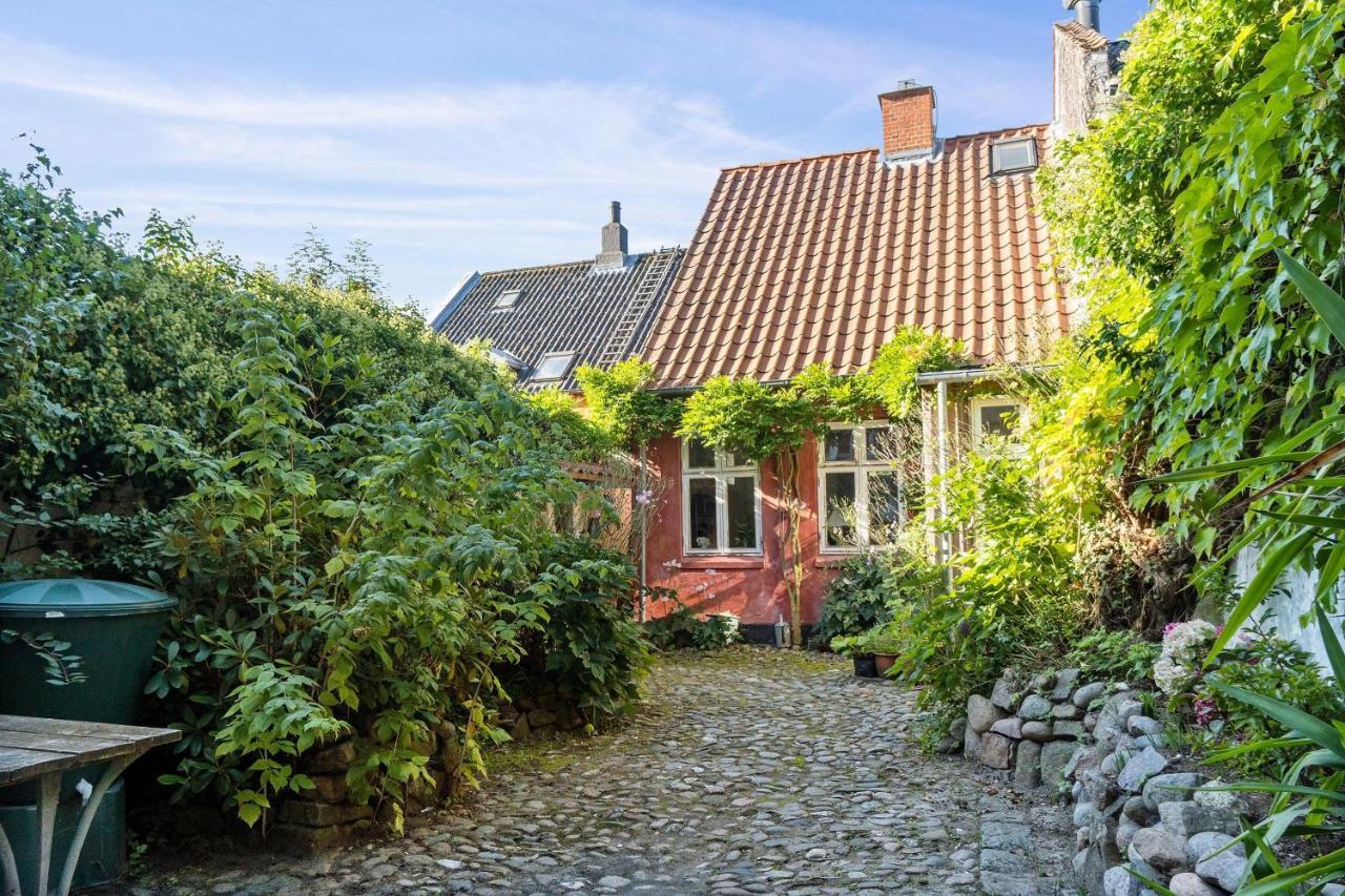Beautiful Private Apartment, With Garden, Roof Terraze, 150 Square M, 2 Floors, 2 Bedrooms And An Extra Bed In The Livingroom Århus Exteriör bild