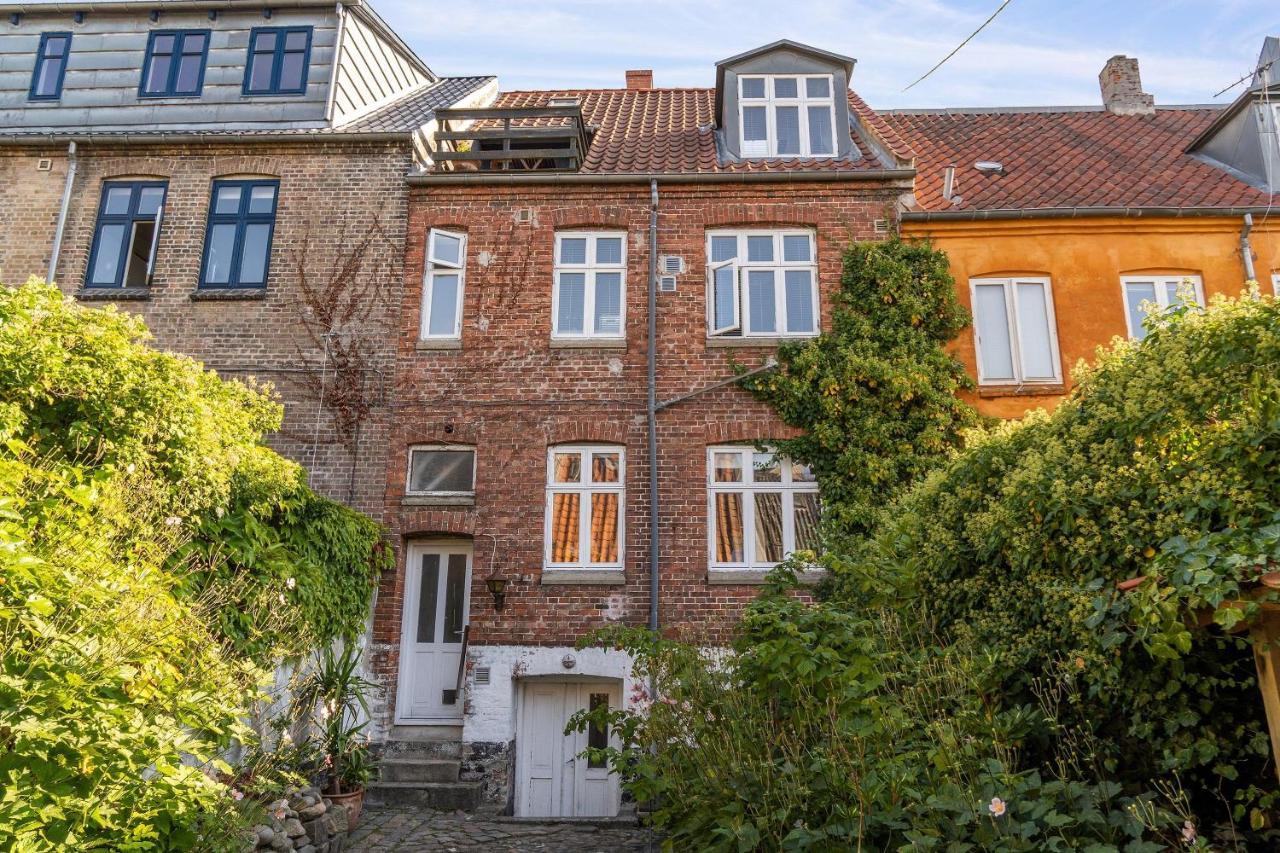 Beautiful Private Apartment, With Garden, Roof Terraze, 150 Square M, 2 Floors, 2 Bedrooms And An Extra Bed In The Livingroom Århus Exteriör bild